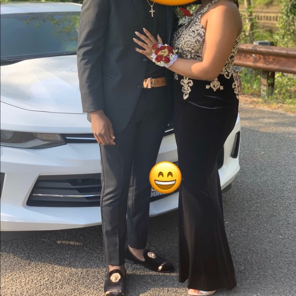 Black and Gold prom gown - Picture 2 of 2